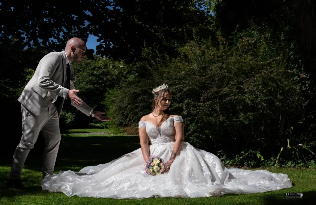 Séance photographie vers le mariage dans un parc humour studio florent boulogne sur mer lille paris saint omer dunkerque arras lens le touquet