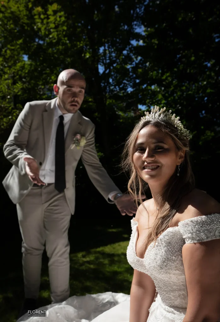 Séance photographie vers le mariage dans un parc souriant studio florent boulogne sur mer lille paris saint omer dunkerque arras lens le touquet