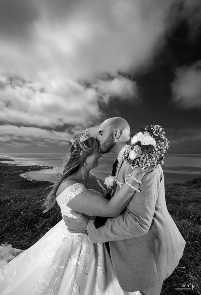 Séance photographie vers le mariage sur la falaise baisers tendres amour studio florent boulogne sur mer lille le touquet amiens saint omer dunkerque hardelot paris