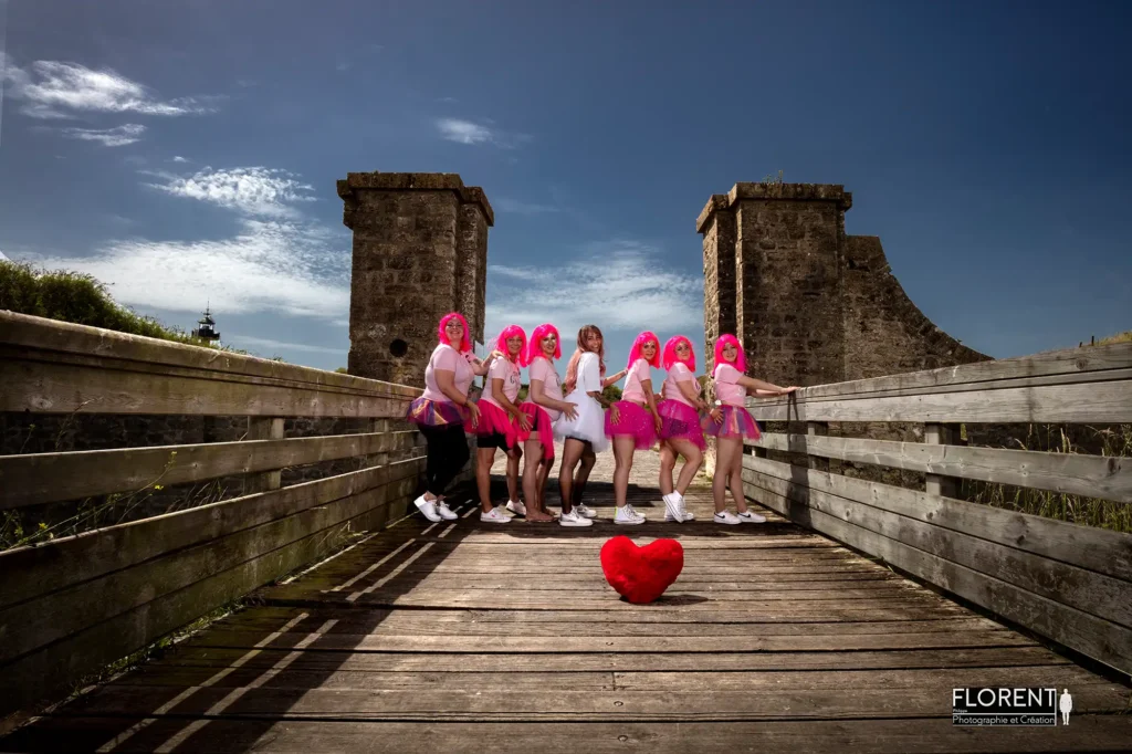 evjf perruque rose coeur rouge sur un pont florent studio boulogne sur mer lille le touquet paris calais saint omer arras lens