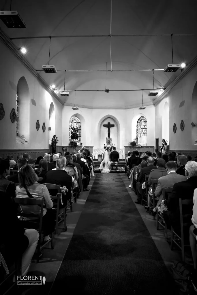 magnifique photo mariage prise du fond de l'église copie