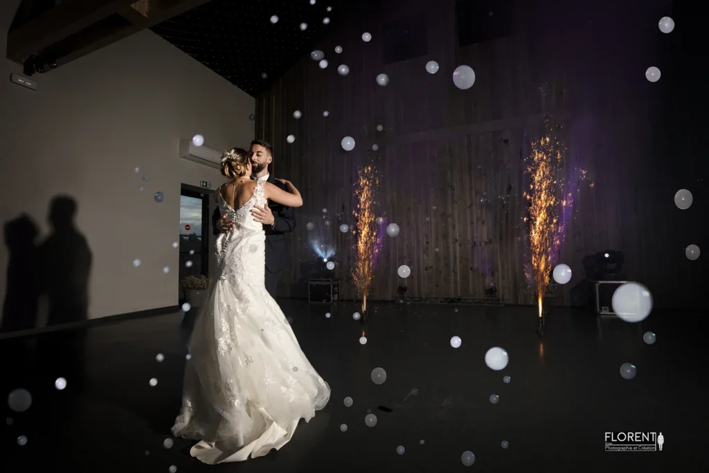 photographe mariage lille mariés dansent avec les bulles florent photographe photographe boulogne sur mer lille le touquet paris marseille amiens arras calais