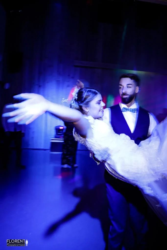 photo mariage la ritournelle des mariés dans une danse incroyable florent studio fanie photographe boulogne sur mer lille calais saint omer le touquet paris france copie