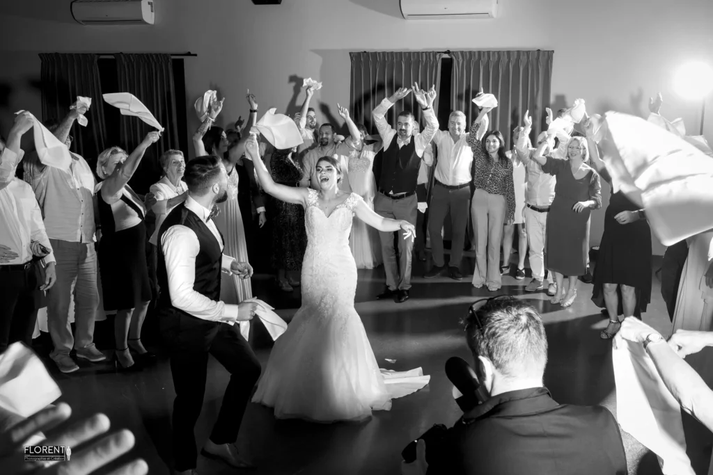 photo mariage le touquet danse des serviettes joie florent photographe boulogne sur mer lille paris saint omer