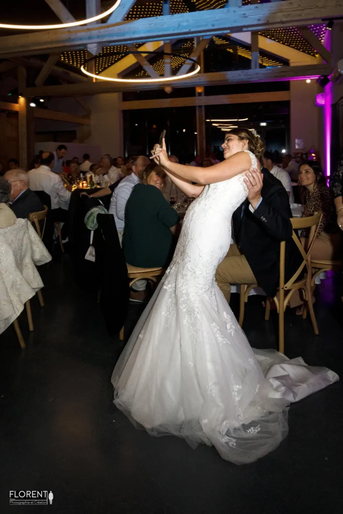 photographe le touquet mariage selfie mariee a table florent studio boulogne sur mer lille paris saint omer