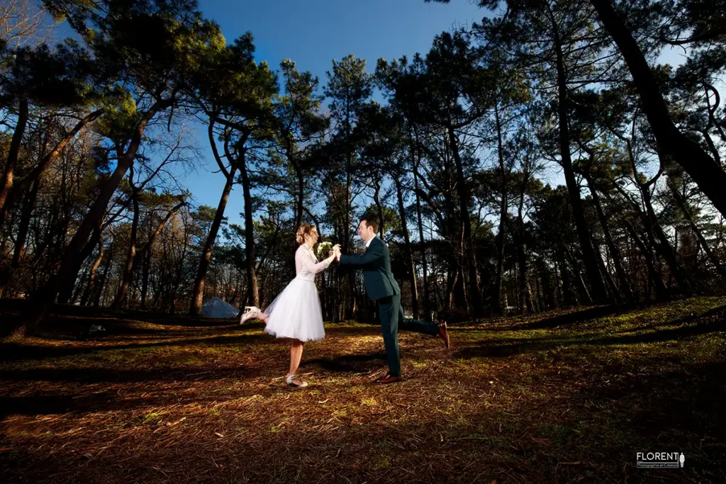 photographe mariage le touquet au parc les amoureux se regardent et danse florent studio lille paris boulogne sur mer saint omer le touquet calais arras amiens dunkerque