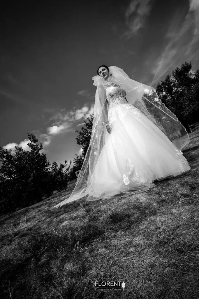 photographe mariage lille superbe photo de la mariée dans son jardin à l'habillage florent mariage photographe le touquet paris boulogne sur mer saint ome