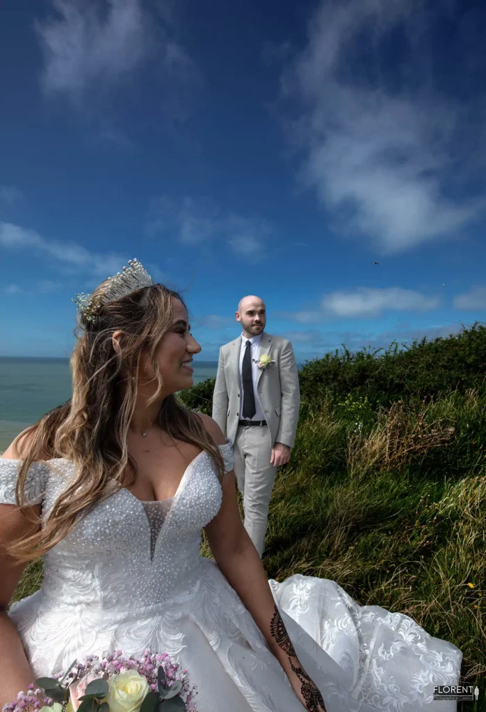 photographie mariage romantique amour sur la falaise et vue sur la mer studio florent boulogne sur mer lille paris saint omer dunkerque arras lens le touquet