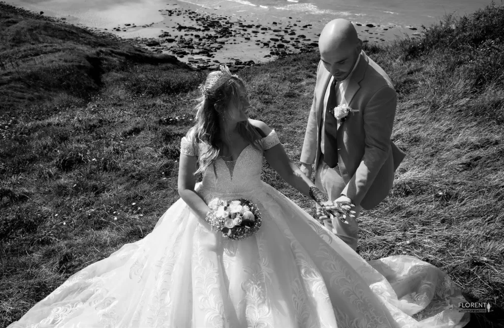 photographie mariage romantique sur la falaise et vue sur la mer studio florent boulogne sur mer lille paris saint omer dunkerque arras lens le touquet