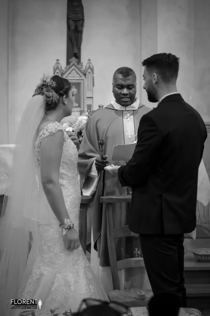 scene mariage benediction des alliances émouvante florent studio fanie photographe boulogne sur mer lille calais saint omer le touquet paris france