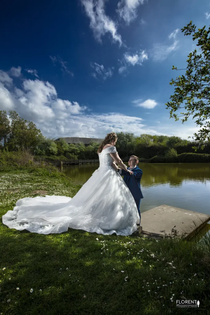 scene-maries-magique-au-bord-dun-lac-romantique-florent-mariage photographe-boulogne-sur-mer-lille-le-touquet-paris-calais-saint-omer-le-touquet amiens arras lens berck