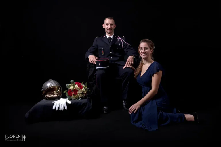 studio mariage pompiers assis en habit sur fond noir florent mariage boulogne sur mer lille le touquet paris calais saint omer arras amiens dunkerque lens paris