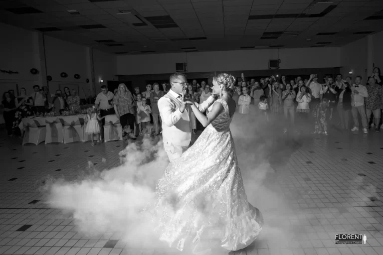 superbe mariage marquise calais danse des epoux avec fumee heureux florent studio photographe boulogne sur mer lille le touquet paris saint omer arras dunkerque calais marquise