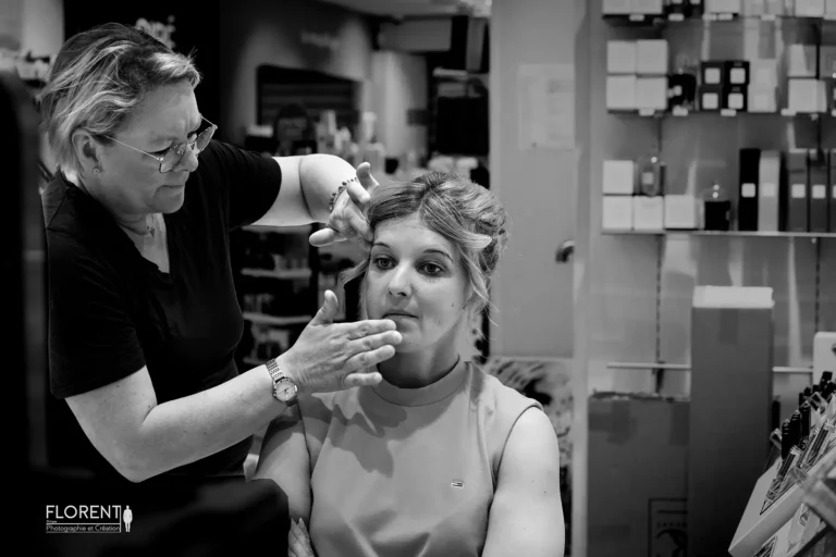 maquillage devant miroir mariage saint omer parfumerie florent studio photographe mariage pas de calais nord boulogne sur mer lille paris arras calais