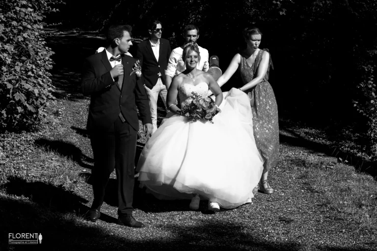 mariage arrive en equipe etang de desvres pour pose couple selles florent studio photographe mariage pas de calais nord boulogne sur mer lille paris arras le touquet saint omer