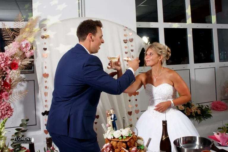 mariage le gateau et le champagne pour les maries florent saint omer studio photographe mariage pas de calais nord boulogne sur mer lille paris arras le touquet