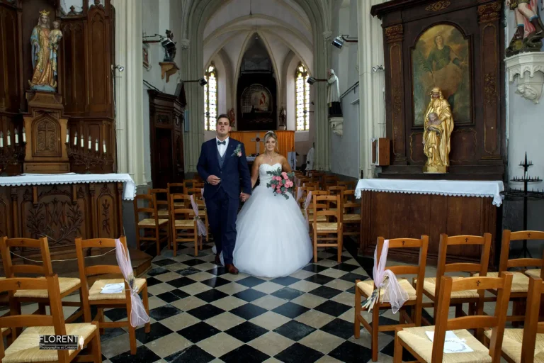 mariage sortie eglise emouvante pleur epoux selles saint omer florent studio photographe mariage pas de calais nord boulogne sur mer lille paris arras le touquet