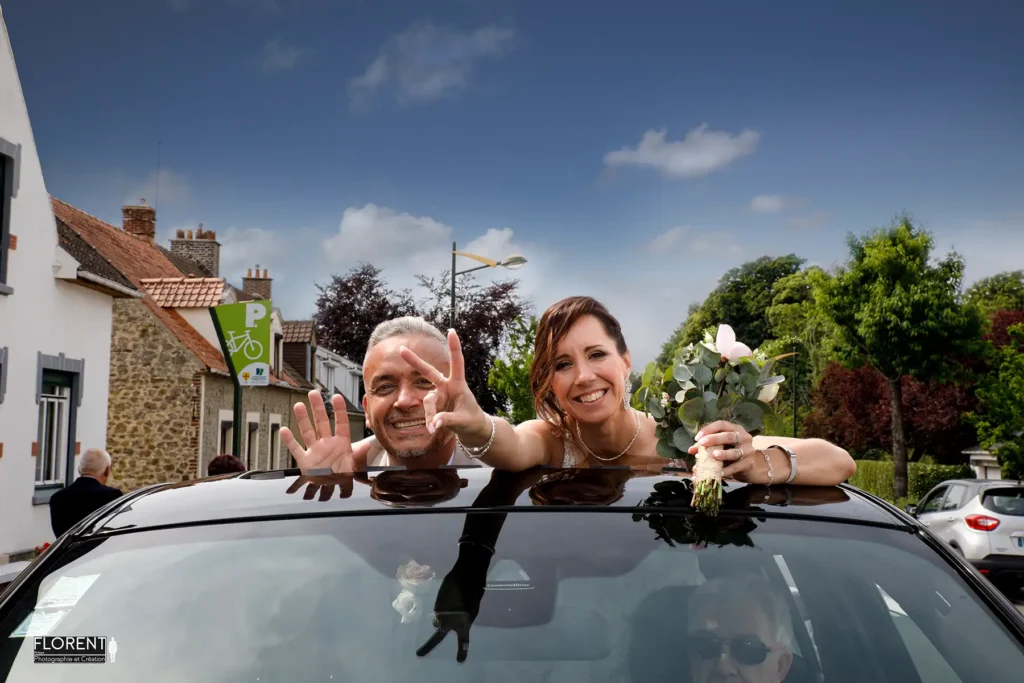 photo mariage hardelot salut des epoux toit de la voiture sous le soleil florent studio boulogne sur mer lille le touquet paris calais samer saint omer