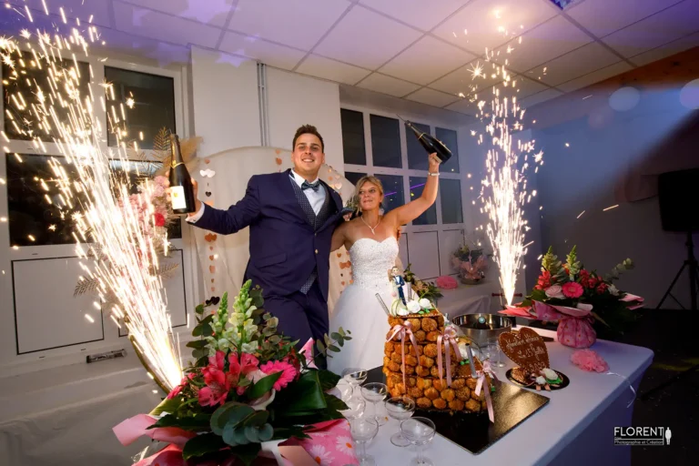 photographe mariage la fete le champagne avec etincelles les maries heureux florent saint omer studio photographe mariage pas de calais nord boulogne sur mer lille paris arras le touquet desvres