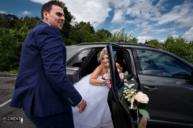 photographe mariage saint omer arrivee le marie ouvre la portiere desvres lille moment unique florent photographe mariage boulogne sur mer lille le touquet desvres arras calais