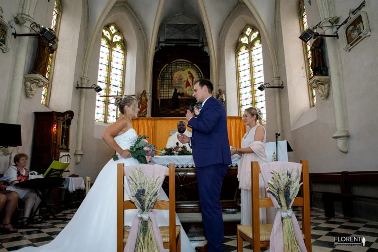 photographe mariage saint omer epoux devant pretre consentement eglise selles florent studio photographe mariage pas de calais nord boulogne sur mer lille paris arras le touquet desvres