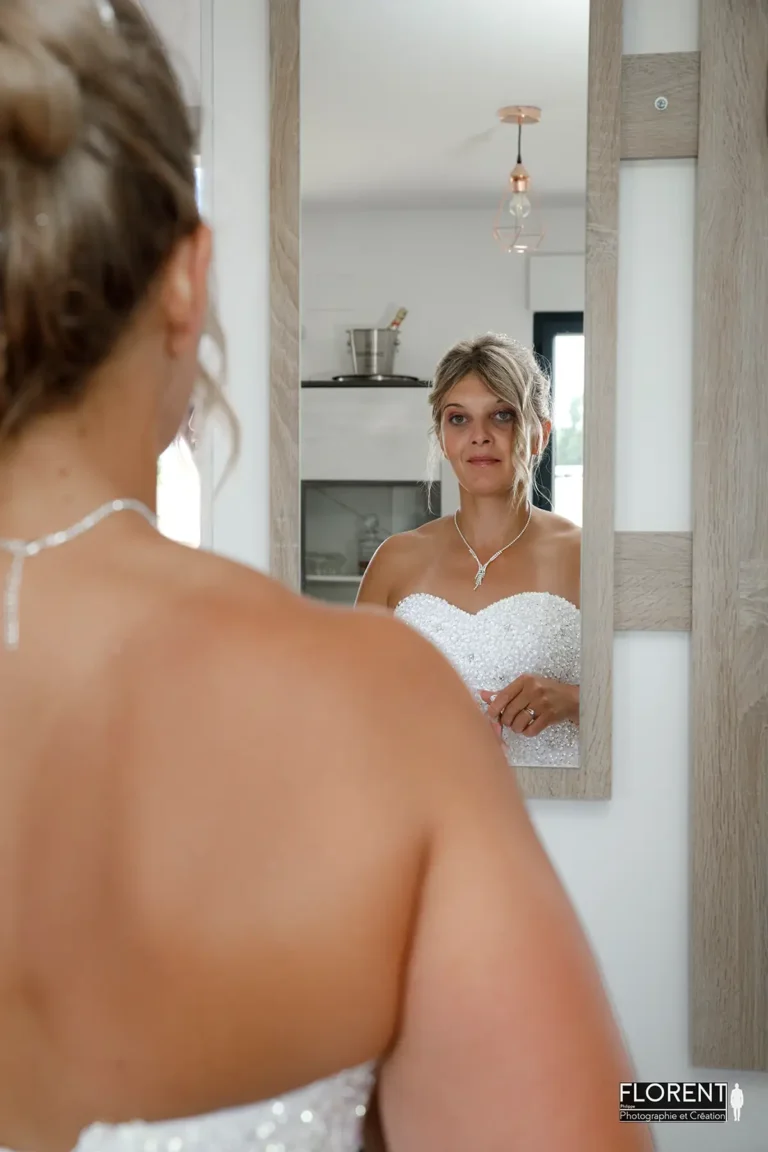 photographe mariage saint omer mariee devant miroir mariage saint omer florent studio photographe mariage pas de calais nord boulogne sur mer lille paris arras calais desvres
