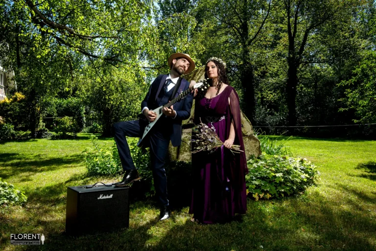 mariage amiens pose couple magique epoux avec guitare electrique dans les bois florent studio saint omer boulogne sur mer lille arras