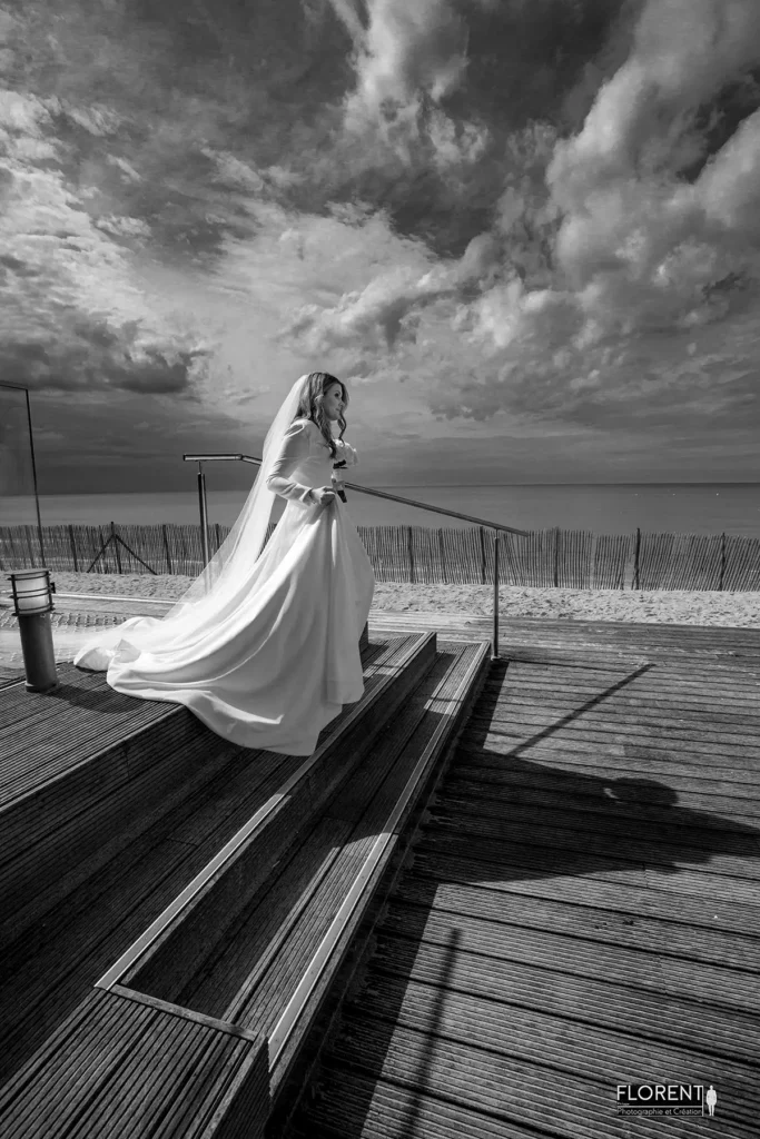 decouverte epouse arrive emue terrasse novotel plage le touquet florent photographe mariage le touquet paris saint omer lille boulogne sur mer