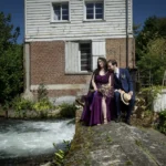 mariage ecluse epoux tendres au bord de l'eau moulin plachy ambiance magique amiens florent studio photo